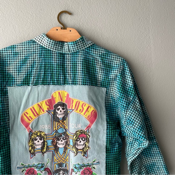🦞3/$30🦞 You Babes | Reworked Vtg Guns n Roses Bleach Dyed Gingham Button Down - Picture 3 of 7